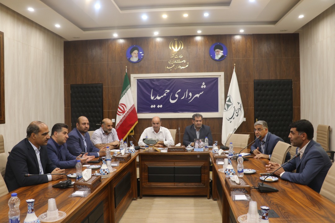 برگزاری نشست مشترک شهرداری حمیدیا با مدیر امور برق ۳ یزد